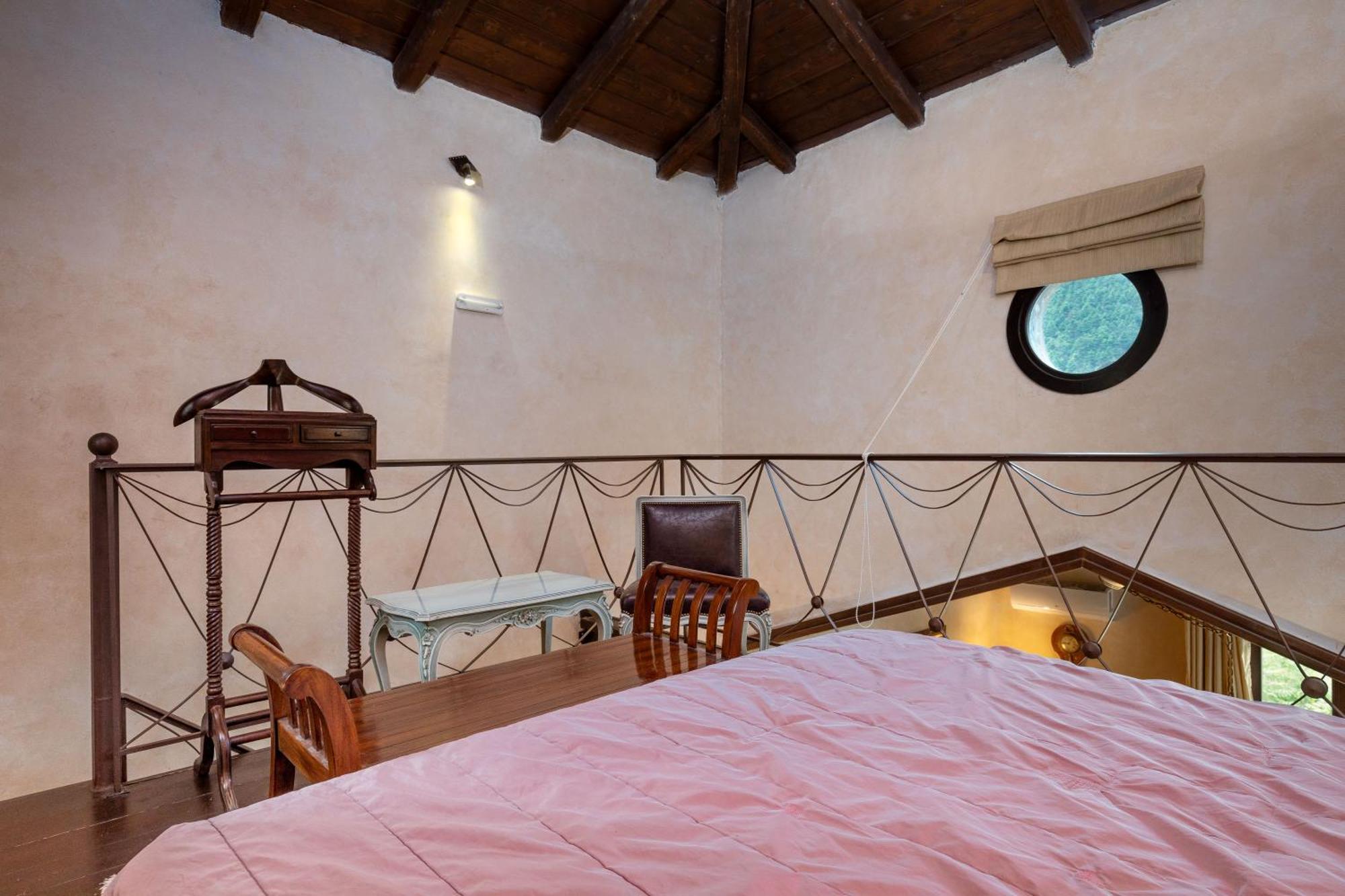 Ostra Menalon Luxury Suites Kardharás Quarto foto