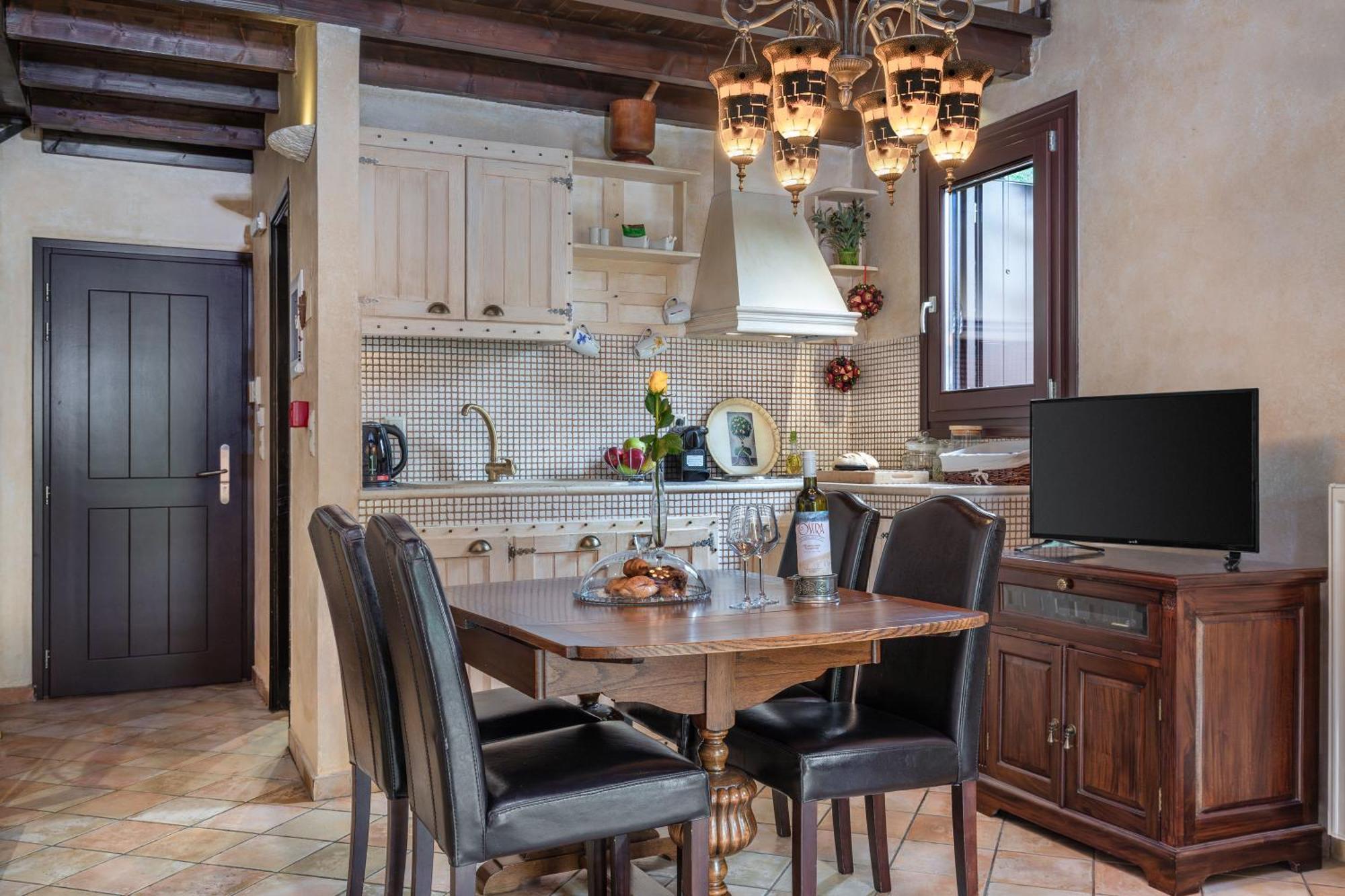 Ostra Menalon Luxury Suites Kardharás Quarto foto