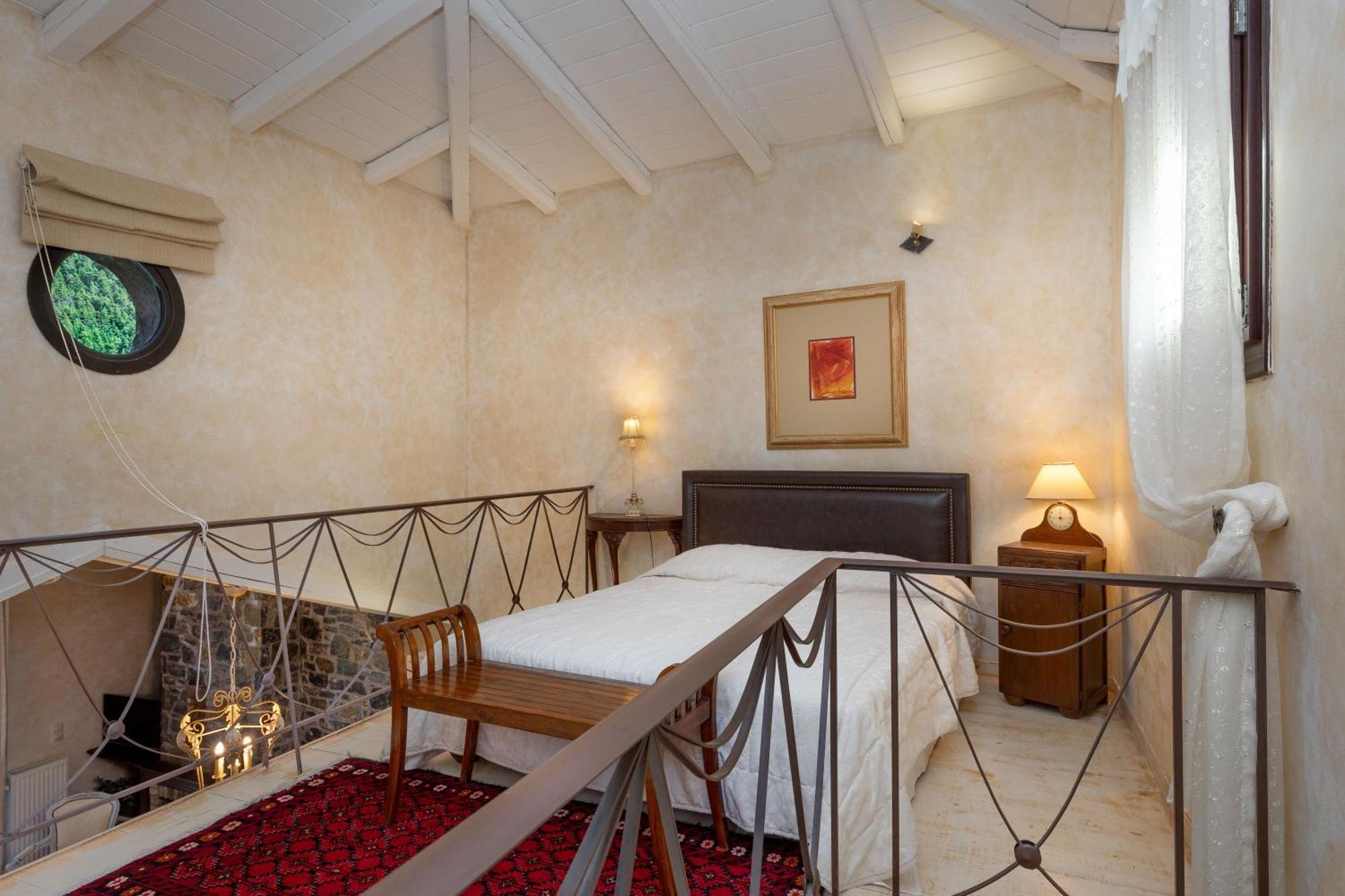 Ostra Menalon Luxury Suites Kardharás Quarto foto