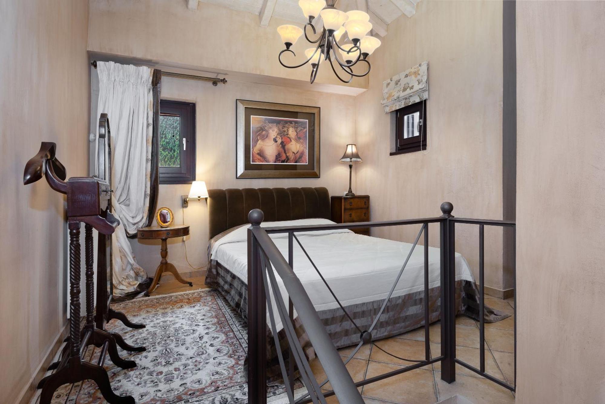 Ostra Menalon Luxury Suites Kardharás Quarto foto