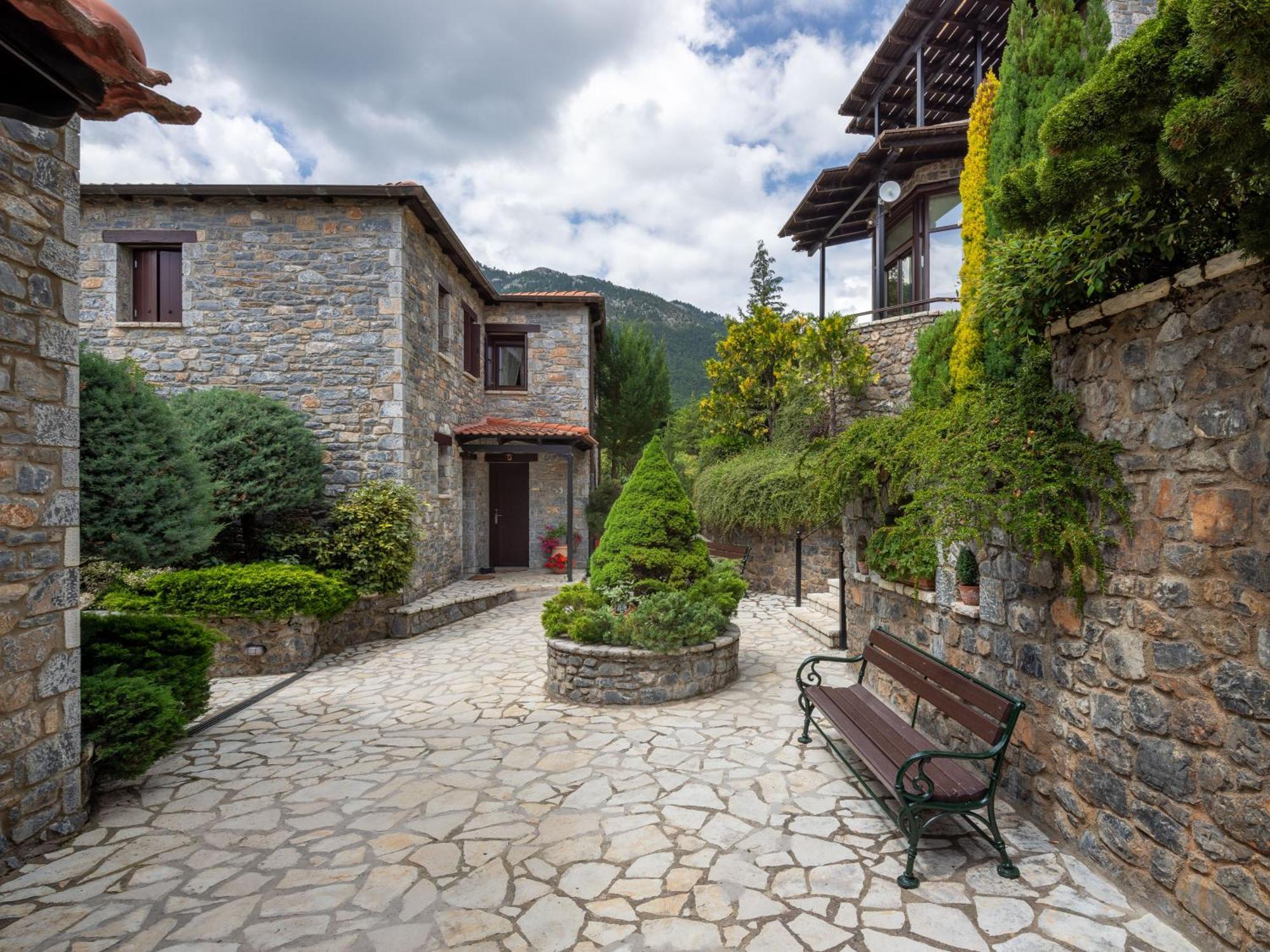 Ostra Menalon Luxury Suites Kardharás Exterior foto