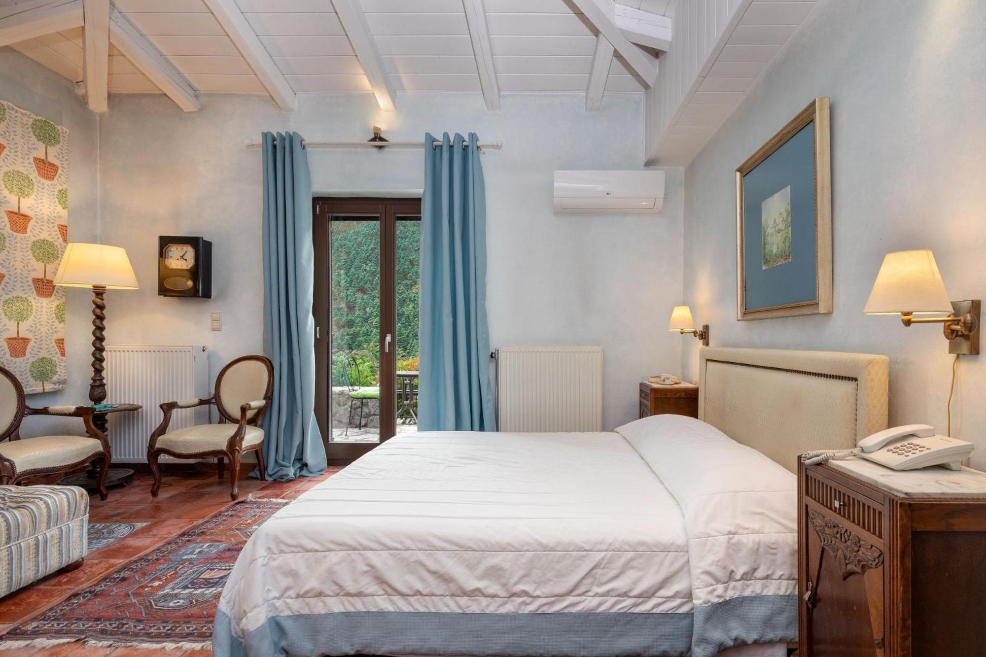 Ostra Menalon Luxury Suites Kardharás Exterior foto
